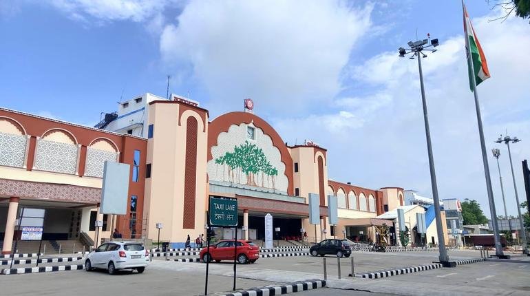 "Vadodara Junction largest railway station"
