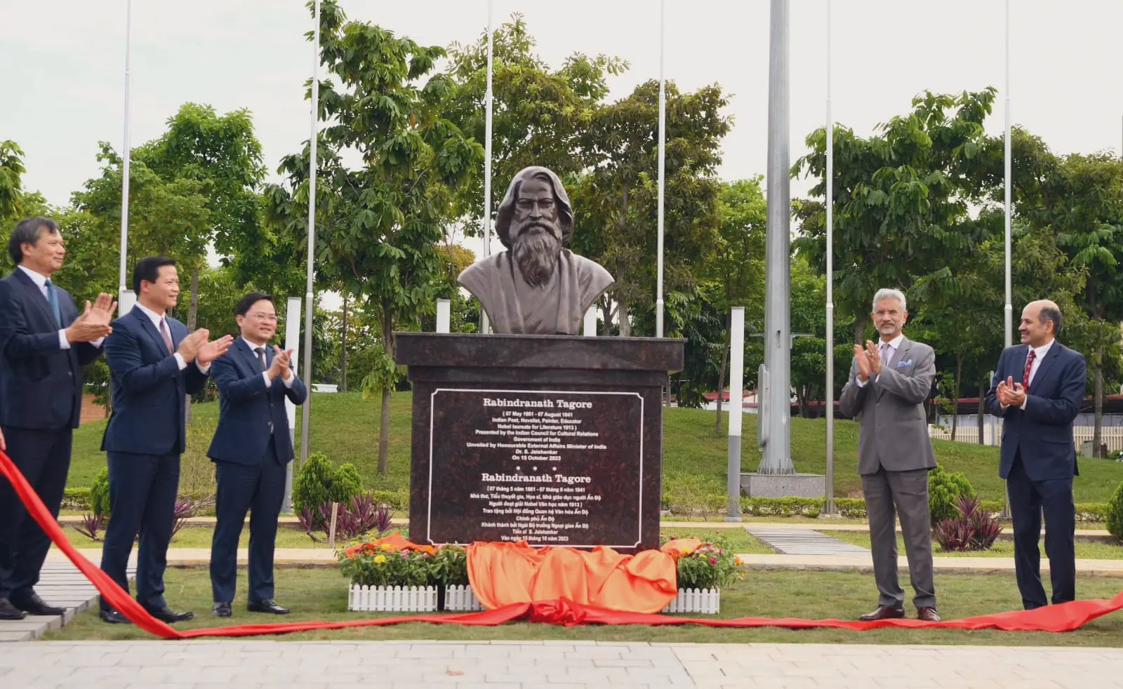 "Rabindranath Tagore Vietnam bust"