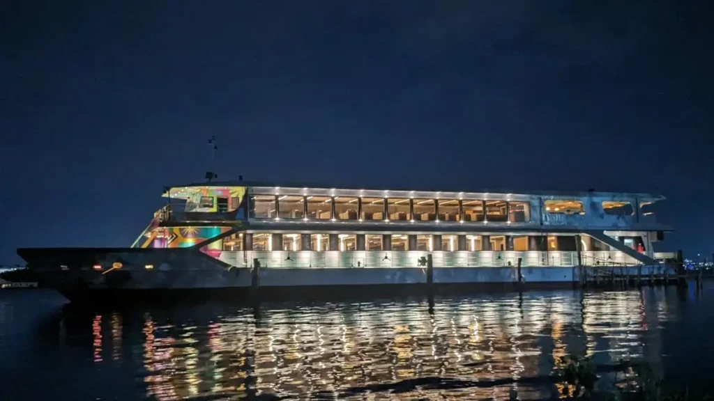 Kerala luxury cruise tourism