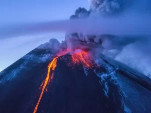 "Klyuchevskaya Sopka eruption"