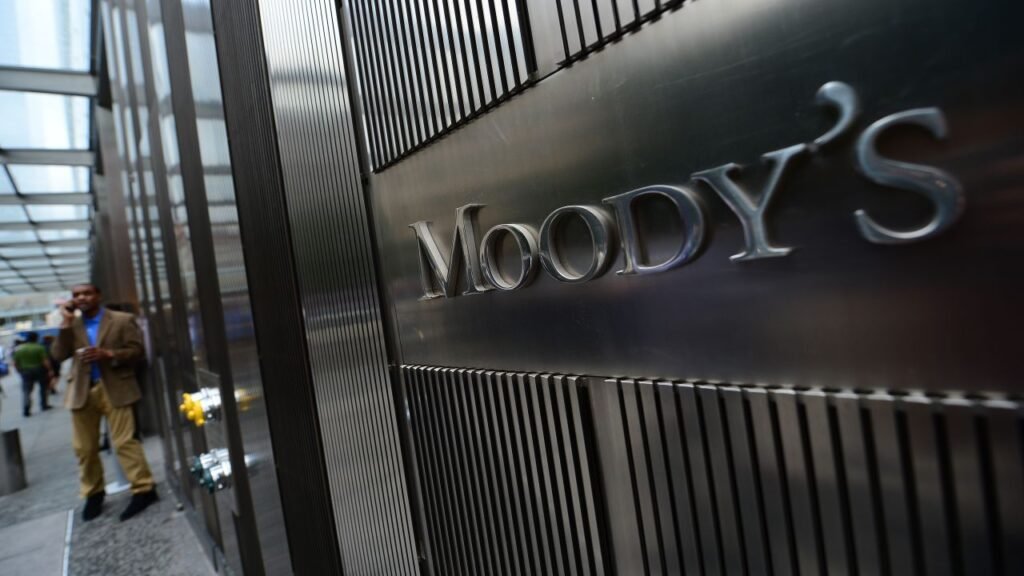Moody's, stable outlook