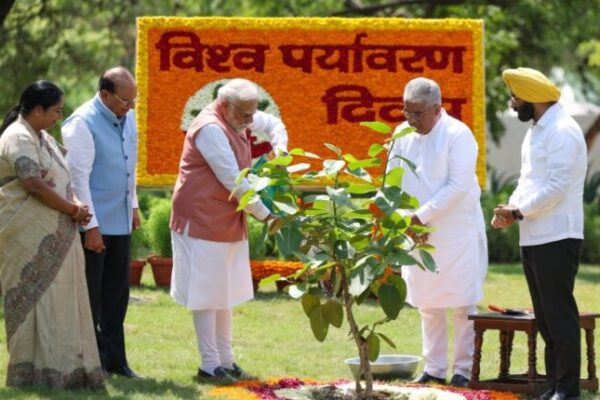 Ek Ped Maa Ke Naam 2.0 campaign