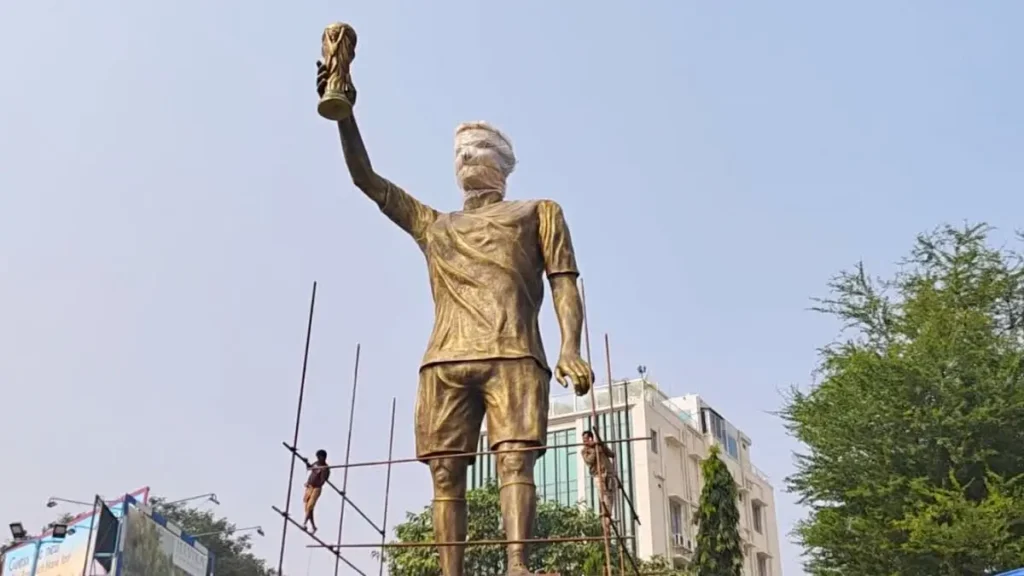 Lionel Messi statue Kolkata
