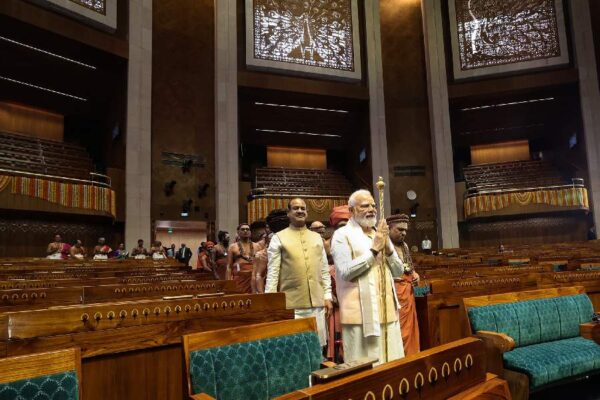 प्रधानमंत्री नरेंद्र मोदी ने नए संसद भवन का उद्घाटन किया
