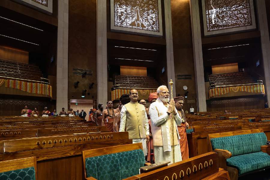 प्रधानमंत्री नरेंद्र मोदी ने नए संसद भवन का उद्घाटन किया