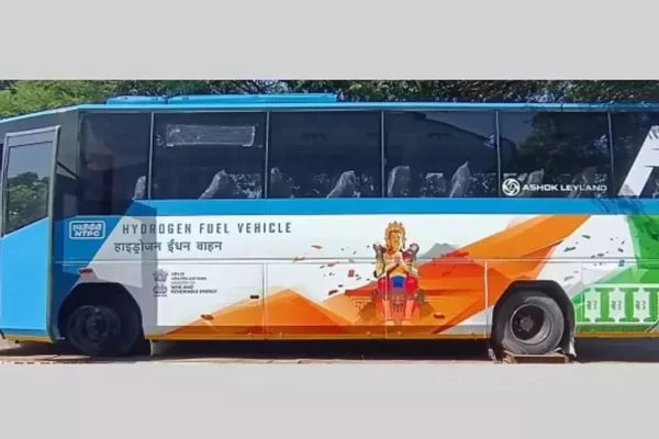 लेह-लद्दाख में हाइड्रोजन बस