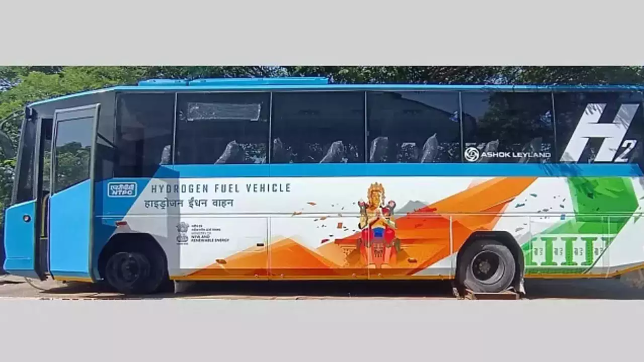 लेह-लद्दाख में हाइड्रोजन बस