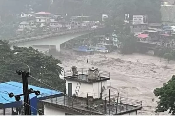 सिक्किम की हिमनद झील फट गई