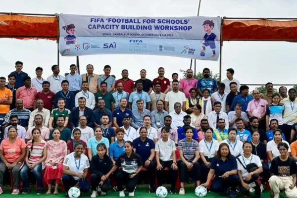 "स्कूलों के लिए फुटबॉल संबलपुर"