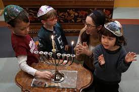 "वैश्विक उत्सव हनुक्का"