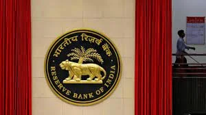 RBI सहकारी बैंकों पर मौद्रिक दंड लगाता है