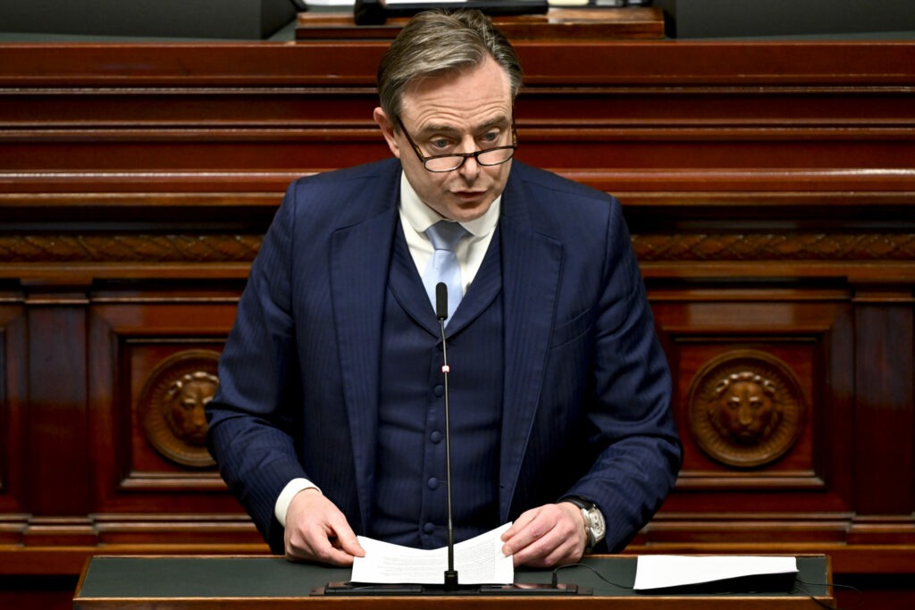 बार्ट डी वेवर नेतृत्व चुनौतियां2