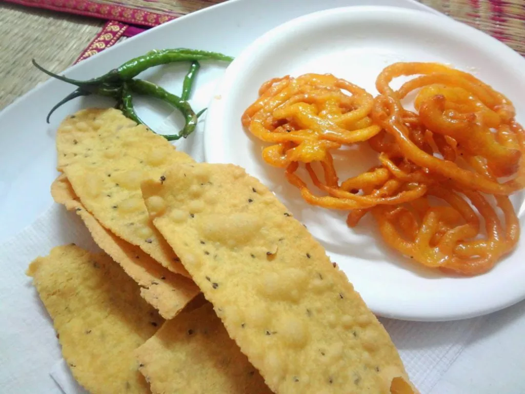 Fafda Jalebi Famous Foods of Gujarat